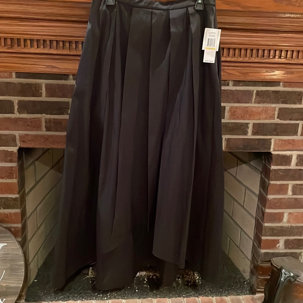 NWT Tulip style long skirt. CLASSIC Formal Taffeta Feel 100%cotton